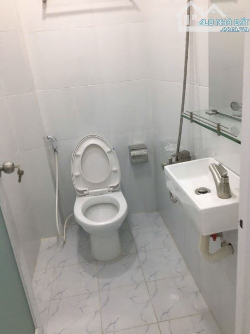 HẠ GIÁ BÁN NHANH NHÀ MỚI XÂY HXH NGUYỄN TRỌNG TUYỂN PN CN 41m2 - 4PN - 3