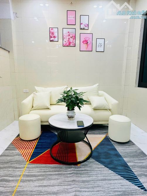 Nhỉnh 4 tỷ, nhà phố Vĩnh Hưng full nội thất đẹp, 20m ra ô tô, sổ riêng nở hậu - 3