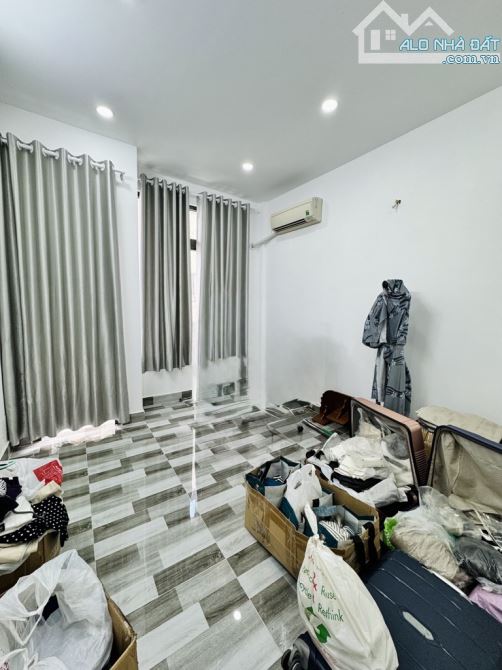 Nhà bán 3 tầng mới đẹp. 5 phòng ngủ, Trường Chinh gần chợ Võ Thành Trang, Tân Bình. - 3