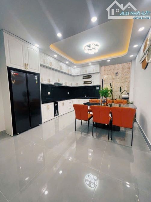 Bán nhà 4 tầng, TT Nhà Bè. 60m2 - Hẻm xe hơi - full nội thất. Chỉ 7 tỷ hơn xíu - 4