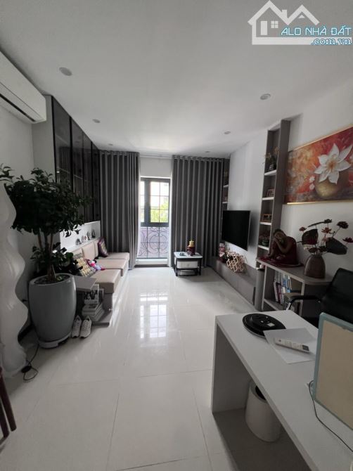 BÁN NHÀ ĐẸP 7 TẦNG MẶT PHỐ CÁT LINH - 4