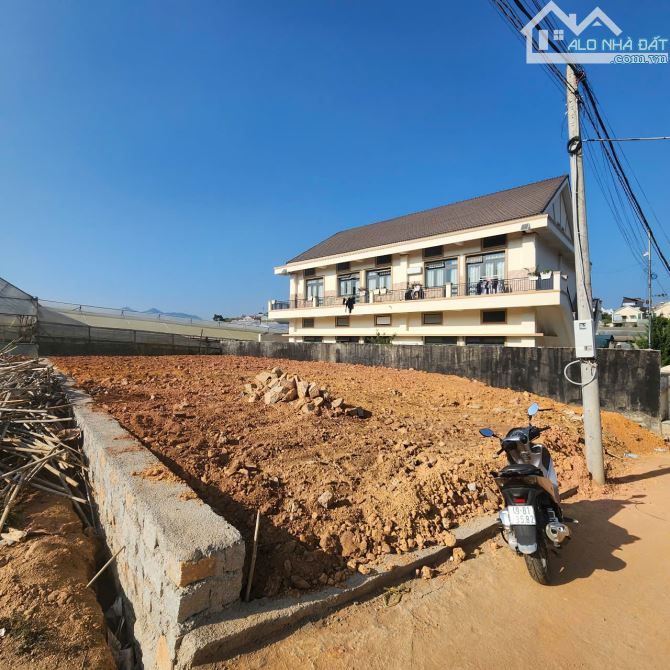 Đất Biệt thự vạn Hạnh- P8 Đà Lạt.  - 652m2 - ngang 26.89m  - 25 tỷ - 4