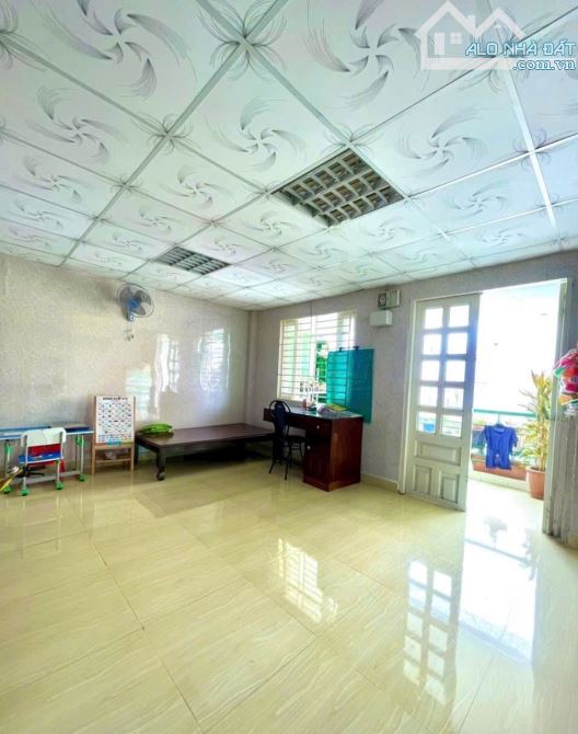 Gần chợ An Nhơn - Đường 8M thông - Ngang 5x15 - 4 tầng - 6 phòng ngủ - Hơn 8 tỷ - 4