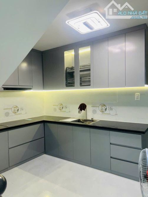 MẶT TIỀN LẠC LONG QUÂN - 5 TẦNG BTCT - 56M2 - 5PN - GIÁ 11.X TỶ - 4