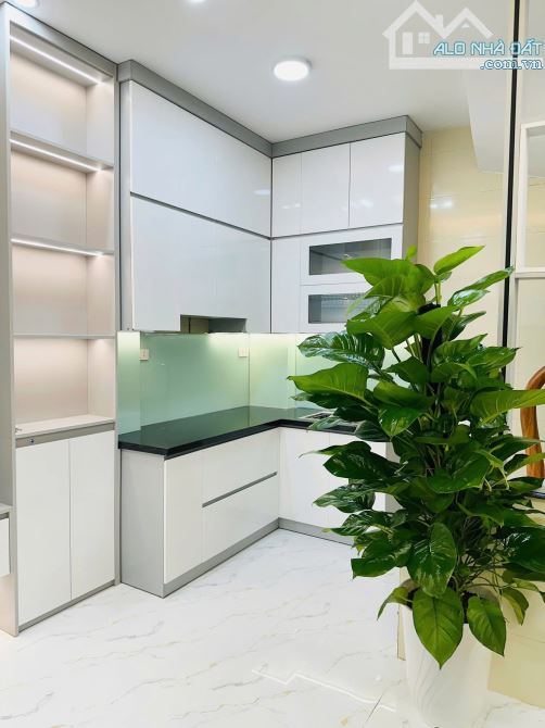 Nhỉnh 4 tỷ, nhà phố Vĩnh Hưng full nội thất đẹp, 20m ra ô tô, sổ riêng nở hậu - 4