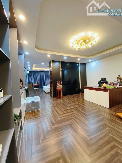 TÒA NHÀ TÔN ĐỨC THẮNG - DT 78M2 x 9T - MT 5M - 27,5 TỶ-THANG MÁY-KINH DOANH-Ô TÔ TRÁNH - 4