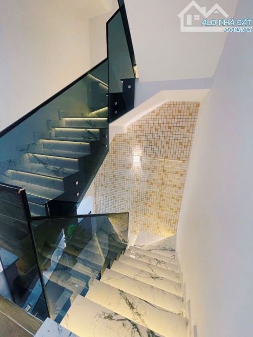 Bán nhà 4 tầng, TT Nhà Bè. 60m2 - Hẻm xe hơi - full nội thất. Chỉ 7 tỷ hơn xíu - 5