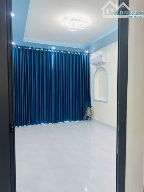 MẶT TIỀN LẠC LONG QUÂN - 5 TẦNG BTCT - 56M2 - 5PN - GIÁ 11.X TỶ - 6