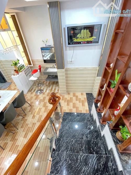 Bán nhà 3 tầng mới full nội thất, nở hậu, Huỳnh Tấn Phát, hxh, Nhỉnh nhẹ 6 tỷ - 6