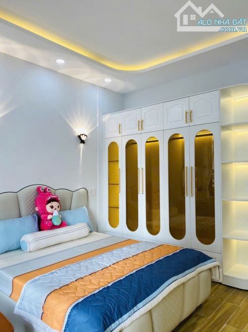 Bán nhà 4 tầng, TT Nhà Bè. 60m2 - Hẻm xe hơi - full nội thất. Chỉ 7 tỷ hơn xíu - 7