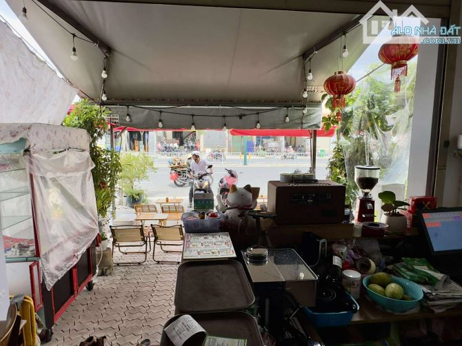 Bán nhà CHDV mặt tiền - Dương Quảng Hàm P6 Gò vấp - 106M2 - 4 Tầng , 11 Phòng - 20,2 tỷ TL - 7