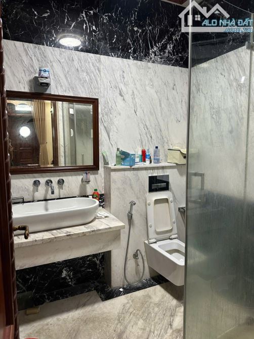Bán Gấp Mặt Tiền  Khu Phan Xích Long -Cù Lao -8*14m- 4Tầng - Gía : 55Tỷ giảm về 48Tỷ - 7
