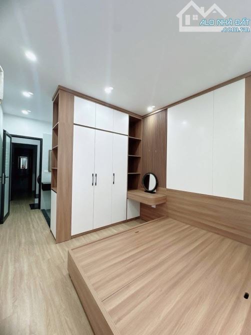 Bán nhà Bạch Mai 33m2, 4T, mt 3.3m mới đẹp, gần phố, ngõ thông, tặng nội thất. Giá 7.58 tỷ - 7