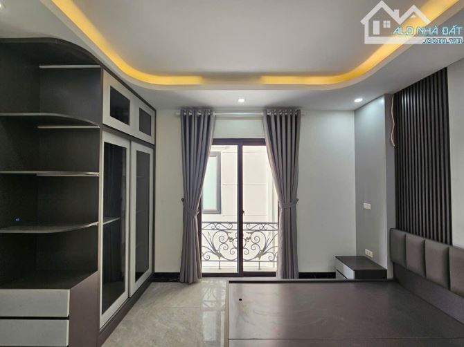 Long Biên - nhà đẹp mê ly - 5 tầng sang xịn - ô tô đỗ cổng - giá hơn 5 tỷ - 7