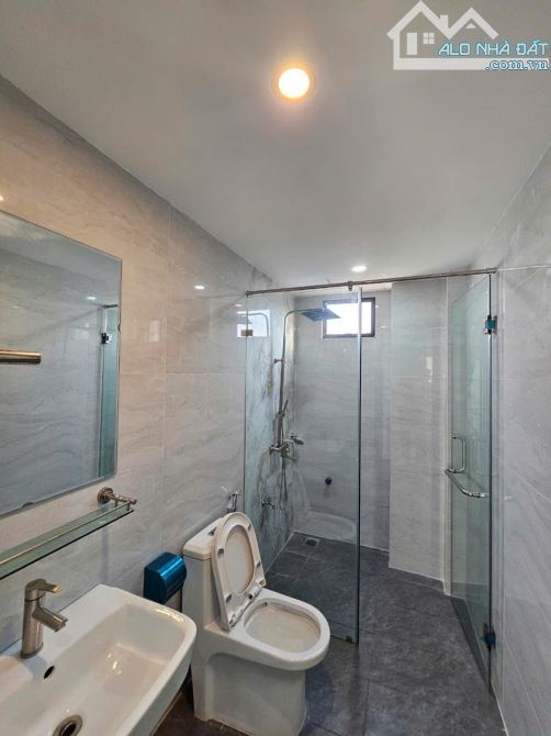 Long Biên - nhà đẹp mê ly - 5 tầng sang xịn - ô tô đỗ cổng - giá hơn 5 tỷ - 8
