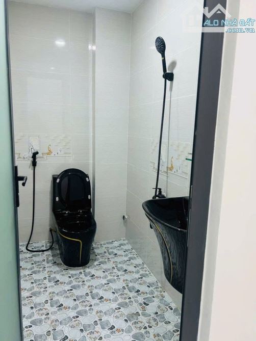 MẶT TIỀN LẠC LONG QUÂN - 5 TẦNG BTCT - 56M2 - 5PN - GIÁ 11.X TỶ - 8