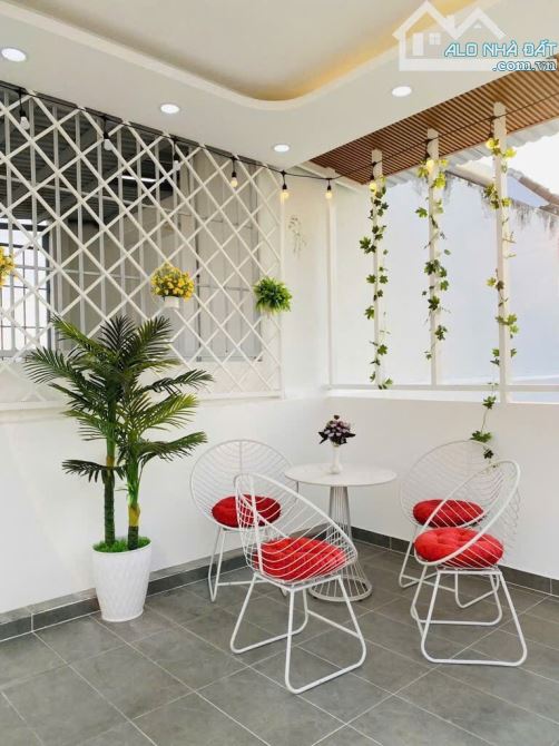 Bán nhà 4 tầng, TT Nhà Bè. 60m2 - Hẻm xe hơi - full nội thất. Chỉ 7 tỷ hơn xíu - 9