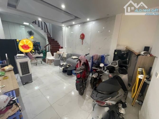 BÁN NHÀ PHỐ NGUYỄN LÂN – 42M², 5 TẦNG, CHỈ 7.6 TỶ. - 1