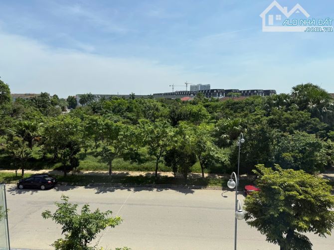 Nhà 4 tầng Full nội thất KĐT An Cựu City 126m2 đường số 10 cách Aeon Mall 200m chỉ 8,5 tỷ