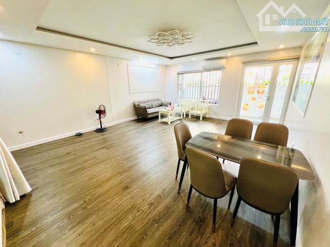 BÁN CĂN HỘ TẬP THỂ LÁNG HẠ - CẠNH PHỐ - FULL NỘI THẤT - 2PN - DT 80M2- TẦNG 1- GIÁ 5,05 TỶ