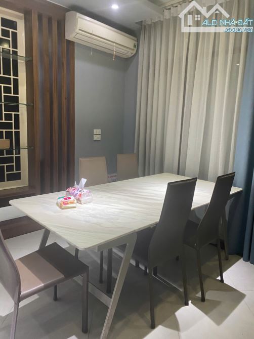 Cho thuê biệt thư Mễ Trì Hạ, Nam Từ Liêm. DT 120m2, 4 tầng, 1 tum. thang máy. Giá 45 triệu