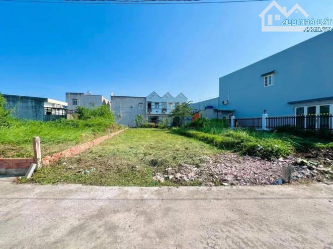 Bán gấp lô đất 93m2 giá 890 triệu đường Tỉnh Lộ 15, Tân Thạnh Đông, Củ Chi