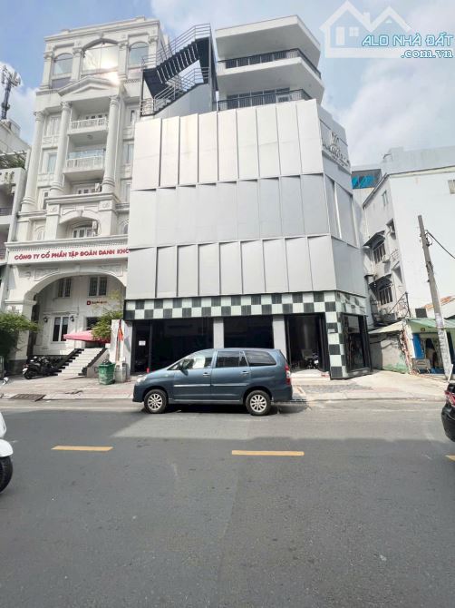 Cho thuê nhà góc 2 mặt tiền nguyên căn Lương Định Của, An Khánh, Q2, 10x30m, 1 trệt 1 lầu