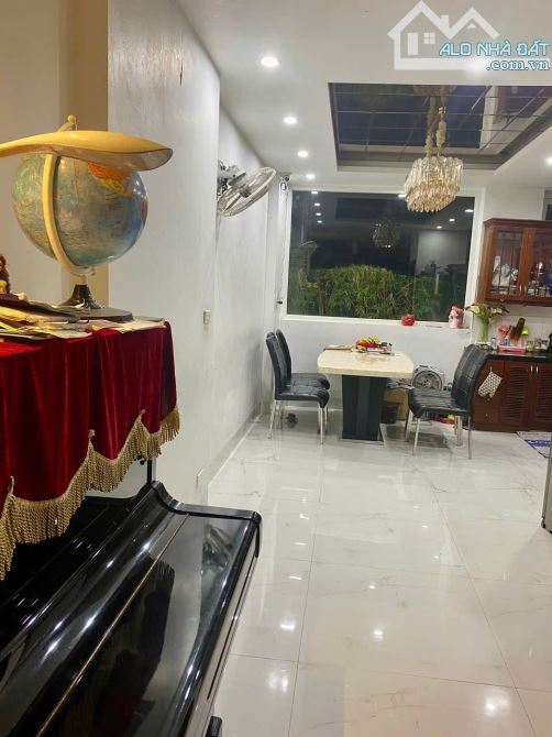 CHỦ GỬI BÁN NHÀ P, L PHỐ VIP, NGỤY NHƯ KOM TUM Q, THANH XUÂN DT: 56M 5T GIÁ BÁN: 17,5TỶ
