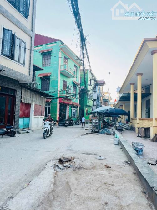 Bán nhà 2 tầng phố Nguyễn Giáo Cẩm giang Từ Sơn dt 172m mt 5.1m giá 6.5 tỷ