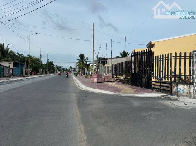 Nhà mặt tiền Nguyễn Văn Nhung khu dân cư đông đúc