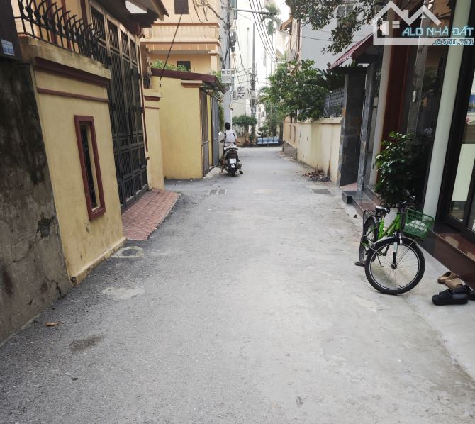 Bán đất Yên Mỹ, Thanh Trì 92m2, đường thông, ô tô vào đất, giá 7,7 tỷ