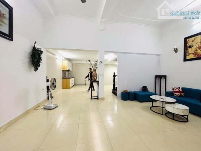 LẠC LONG QUÂN _ 5 Tầng _Lô góc_ 3 thoáng_Nhỉnh 11 Tỷ_ Cách phố 3 bước chân