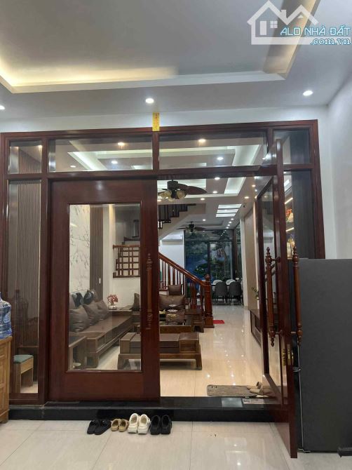 BÁN NHÀ MẶT ĐƯỜNG KINH DOANH NGÔ THÌ NHẬM HƯỚNG ĐÔNG NAM MÁT MẺ !
