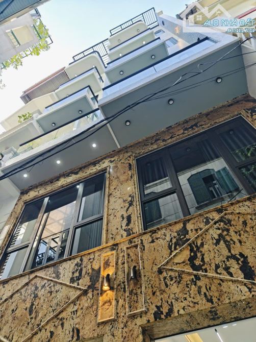 6 tầng thang máy, ngõ vip Nguyễn Văn Cừ, oto vào, ở sướng full nội thất, 39m2. Giá 12.8 tỷ