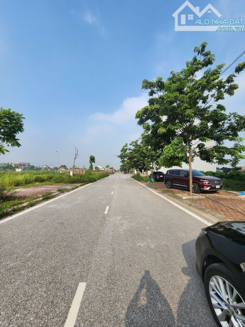 Bán lô khắc niệm 2  Đường 17m P. Khắc Niệm, Bắc Ninh. Dt 93,5m2 mt 5,5m. Giá 6,5 tỷ