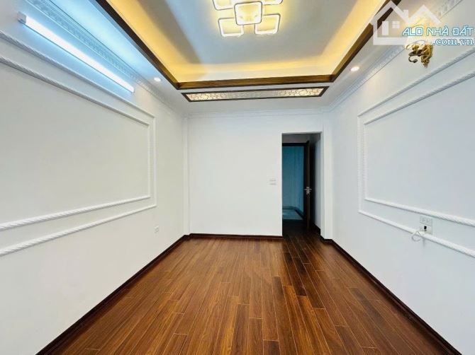 Bán Nhà Lạc Long Quân Dân Xây Mới - DT 60m² × 5 Tầng Thang Máy - 50m Ra Hồ Tây