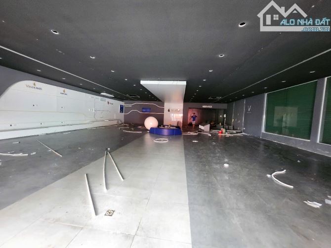 CHO THUÊ MBKD góc 2 mặt tiền Đồng Khởi ngang 15m