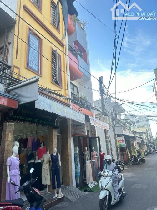BÁN ĐẤT TẶNG DÃY TRỌ 9 PHÒNG VÀ 3 KIOT KINH DOANH
