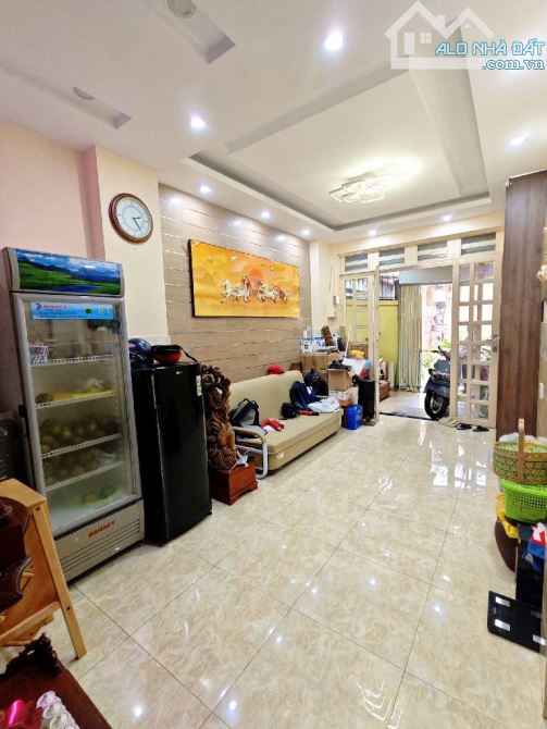 QUẬN 10 – Chiếu tướng Bệnh viện Bình Dân – 50m2, 3 tầng, 4PN, hẻm 3m, 7.x tỷ.