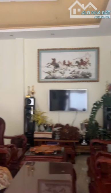 Bán đất tặng biệt thự 2MT - đường oto-  quang trung -  P9 Đà Lạt-  13 TỶ -235M2