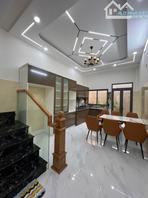 Bán Gấp Nhà HXH đường chiến lược Bình Tân DT khủng 4mx18m 4 Tầng chỉ 6.7 Tỷ