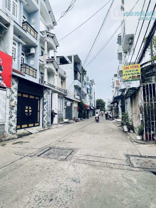 Nhà 1/ Lê văn quới gần khu tên lửa eaon bt đường 9m xe tải né nhau dt 110m2 -2tầng nhỉn 8₫