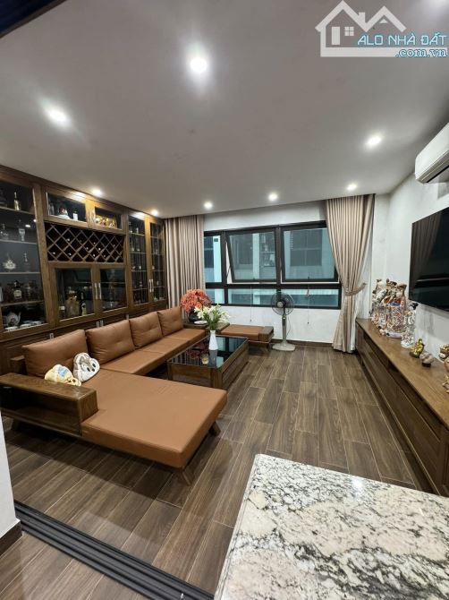 CẦU GIẤY 54M2 8 TẦNG THANG MÁY 2 MẶT THOÁNG CÁCH PHỐ 10M Ô TÔ ĐỖ CỬA 25 TỶ