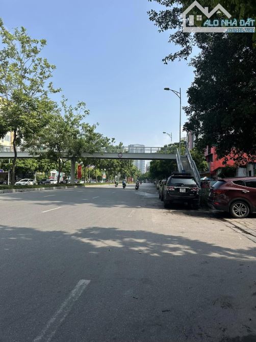 DƯƠNG QUẢNG HÀM CẦU GIẤY 56m 5 TẦNG MT4m MẶT NGÕ Ô TÔ KINH DOANH CÁCH PHỐ 10m 18 TỶ
