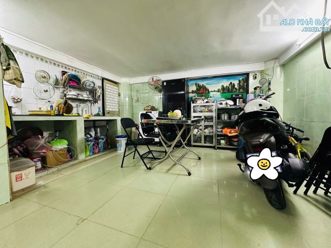 BÁN NHÀ ĐƯỜNG 3 THÁNG 2 QUẬN 10, 34M2 5 LẦU 4PN, DOANH THU 16 TRIỆU, T CHỈ 5.X TỶ