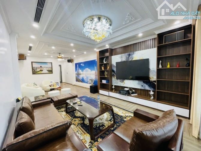 Nhà mặt phố Ngô Gia Tự, Long Biên, Hà Nội. 7 tầng, full nội thất. DT 92m2. Giá 30 tỷ