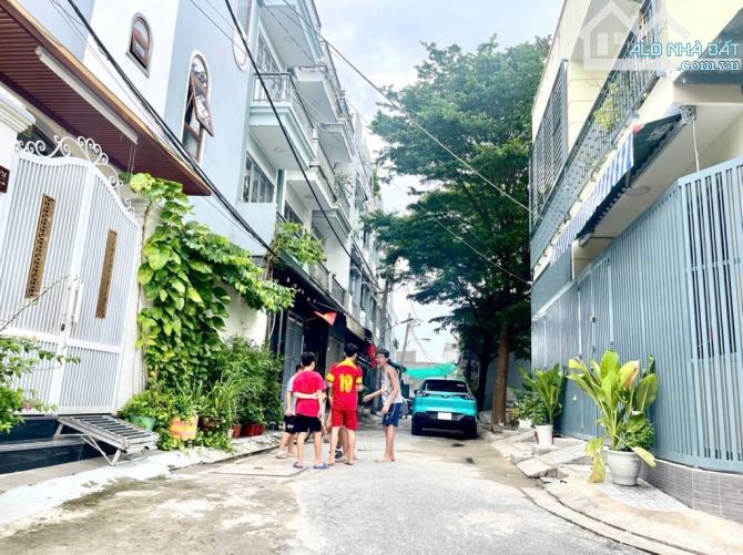 SIÊU PHẨM - NGANG KHỦNG 7M – CÁCH PHÚ MỸ HƯNG CHỈ 4km   - Vị trí : Hẻm Đào Tông Nguyên,