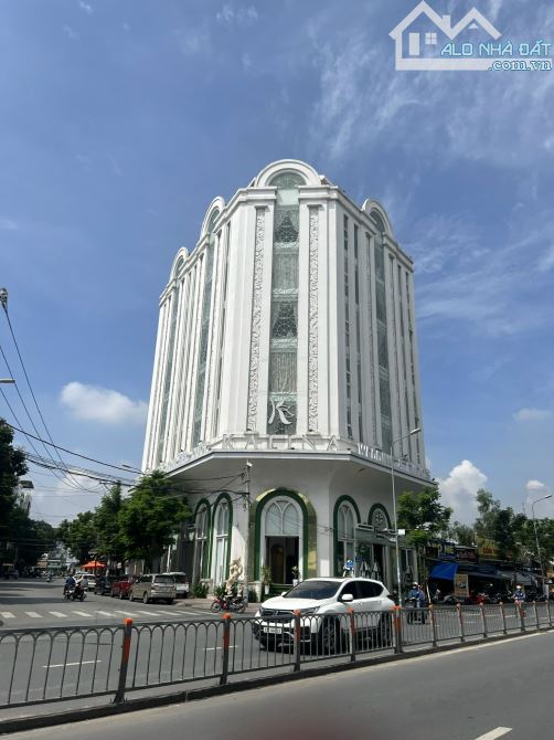 Tòa nhà 12 tầng Nguyễn Thị Minh Khai, P.6, Quận 3. DT: 9.5m x 33m nở hậu 11.6