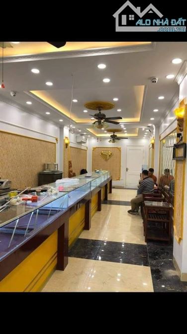 MẶT PHỐ CẦU GIẤY 65 TỶ 180m 9 TẦNG THANG MÁY SỔ NỞ HẬU CHO THUÊ 250TR KINH DOANH ĐỈNH