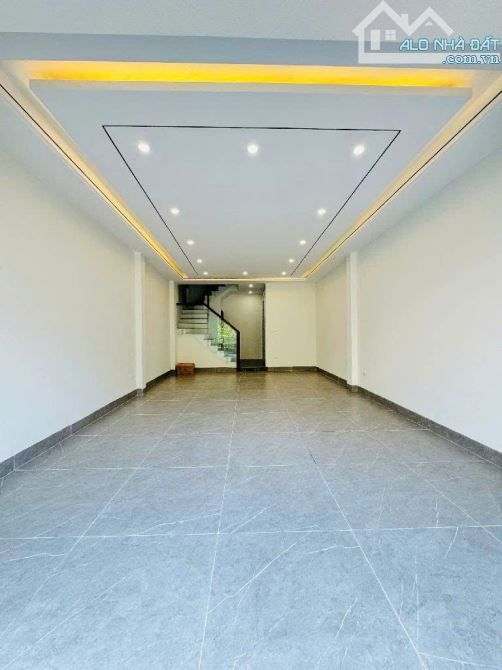 BÁN NHÀ MỚI NGUYỄN VĂN CỪ – TRUNG TÂM - Ô TÔ TRÁNH – NỞ HẬU - Ở NGAY – 40M2 CHỈ 18 TỶ